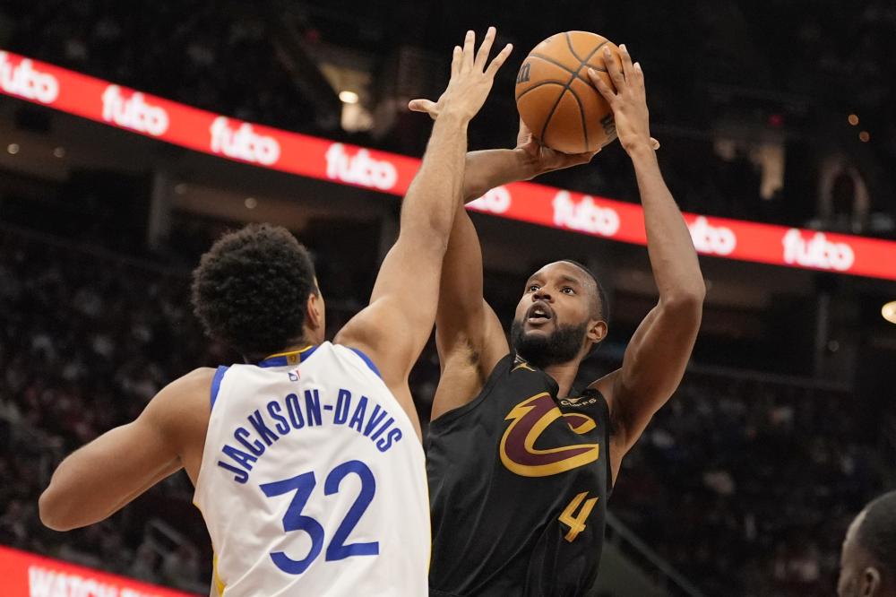 持防守反击 持防守反击